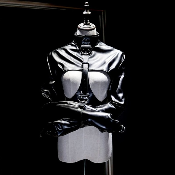 Leather StraightJacket - Picture 5 of 8